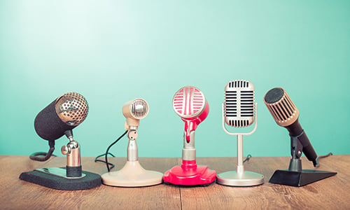 5 microfoni tutti colorati per registrare podcast