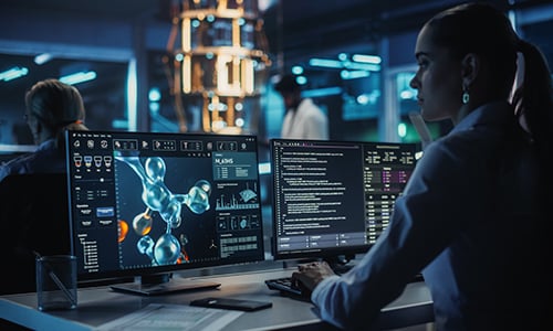 ragazza che guarda al computer un modello molecolare in 3D