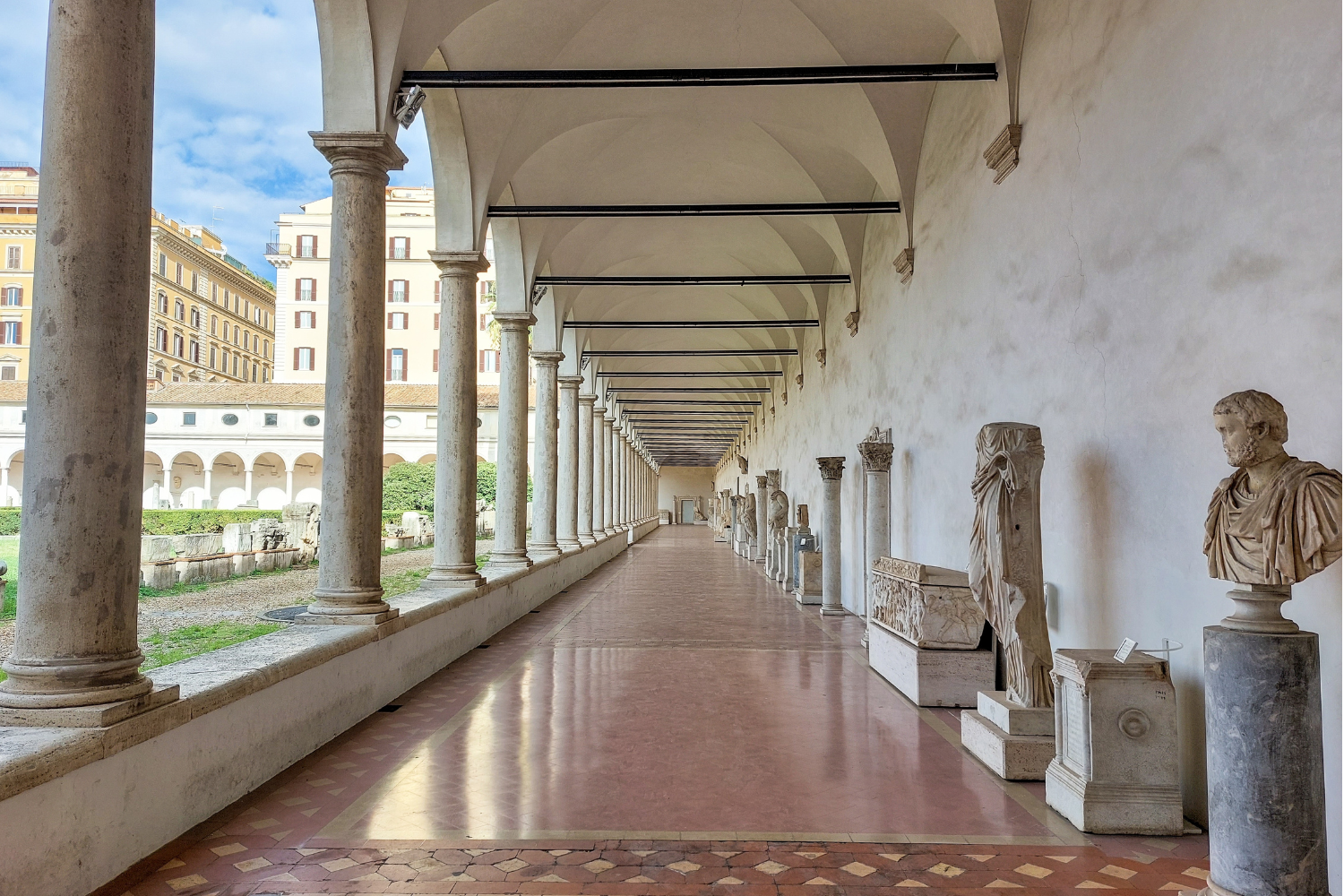 testata-agorà-shutterstock_2384620745